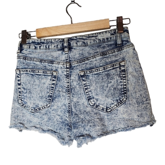 Almost Famous highrise acid wash jean shorts. - Picture 5 of 13